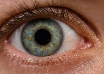 «Είμαι οφθαλμίατρος – Αυτό είναι το Νο1 πράγμα που δεν πρέπει να κάνετε ποτέ»