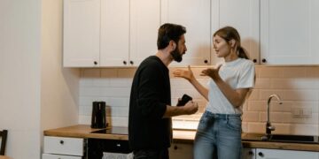 6 φράσεις που δεν πρέπει ποτέ να λέτε στον σύντροφο σας, σύμφωνα με ψυχολόγους