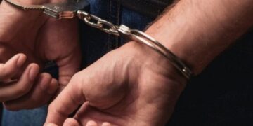 Χειροπέδες σε γνωστό ηθοποιό για διακίνηση μεταναστών (video)