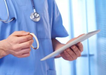 Τι είναι το έξυπνο «ηλεκτρονικό βραχιολάκι» που αναμένεται να εφαρμοστεί στα Επείγοντα