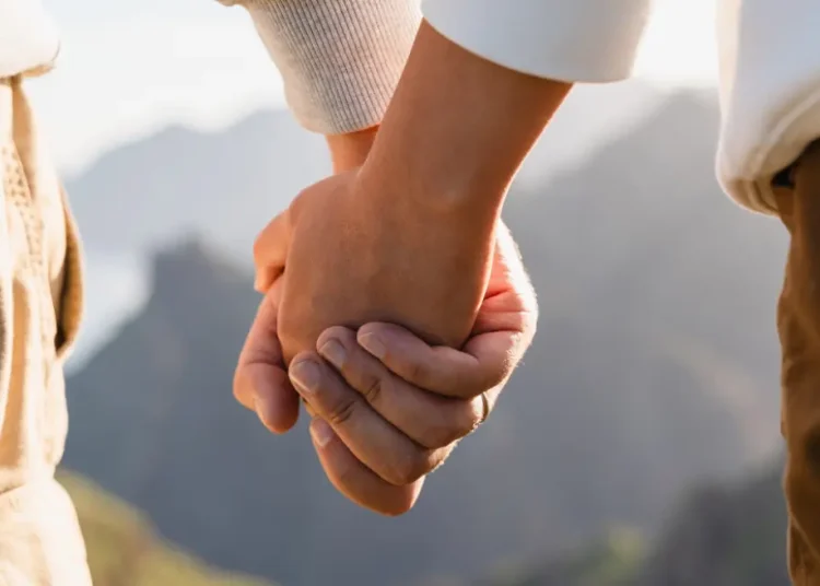 Λάρισα: Nονός κλέφτηκε με την κουμπάρα έναν μήνα πριν βαφτίσει το παιδί της