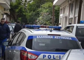 Γιος σκότωσε τη μητέρα του μέσα στο σπίτι τους