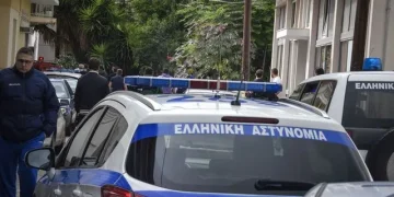 Γιος σκότωσε τη μητέρα του μέσα στο σπίτι τους