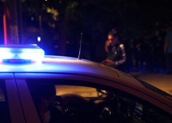 Οδηγός δεν σταμάτησε σε έλεγχο για αλκοτέστ και παρέσυρε αστυνομικό της Τροχαίας