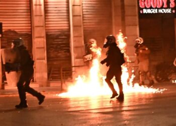 Τέμπη – Σύνταγμα: Η ανακοίνωση της αστυνομίας για τα επεισόδια