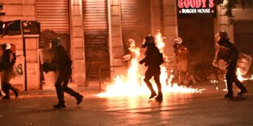 Τέμπη – Σύνταγμα: Η ανακοίνωση της αστυνομίας για τα επεισόδια