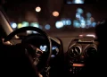 ΕΕ: Νέοι κανόνες για την οδική ασφάλεια – Ψηφιακή άδεια οδήγησης, τι αλλάζει για νέους οδηγούς