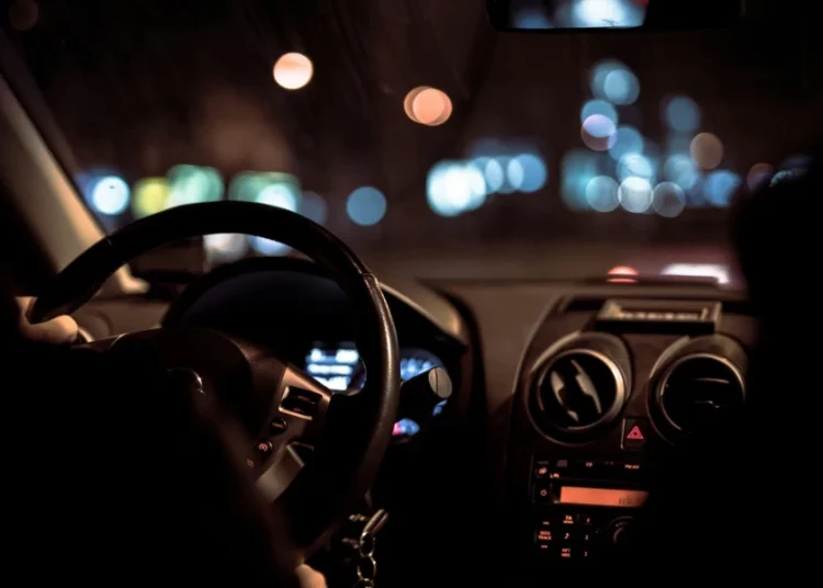 ΕΕ: Νέοι κανόνες για την οδική ασφάλεια – Ψηφιακή άδεια οδήγησης, τι αλλάζει για νέους οδηγούς