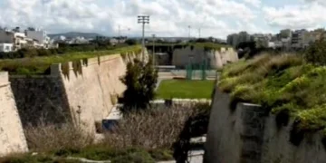 Σοβαρός τραυματισμός άνδρα από πτώση στα Ενετικά Τείχη στο Ηράκλειο