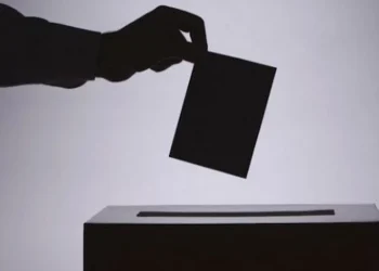 Δημοσκόπηση Interview: Δεύτερη η Πλεύση Ελευθερίας