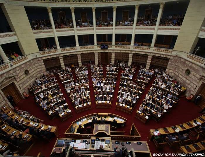 Πρόταση δυσπιστίας: Καταψηφίστηκε από 157 βουλευτές μετά από θυελλώδη τριήμερη συζήτηση