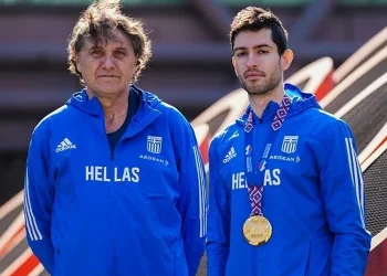 Στην Κρήτη ο Γιώργος Πομάσκι και ο Μίλτος Τεντόγλου: «Περιπολικό μας είδε με τα πόδια και μας διέθεσε ένα παπάκι για να μην ταλαιπωρούμαστε»