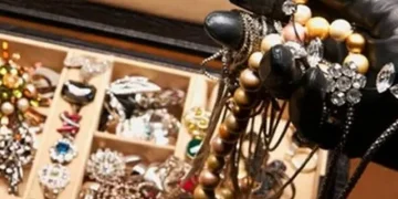 ΗΡΑΚΛΕΙΟ Εκλεψε κολιέ αξίας 6.000 ευρώ