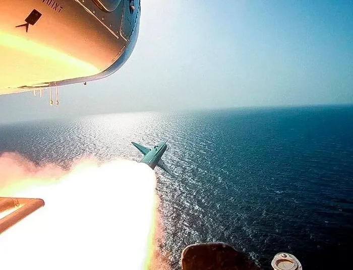 «Τους πήραμε τη βόμβα»: Το πάρτι του Τραμπ, οι απειλές του Ιράν και η απάντηση με τα Στενά του Ορμούζ