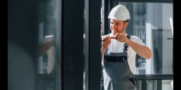 Οι 6 δουλειές που δεν θέλουν πτυχίο και πληρώνουν εξαψήφιoυς μισθούς ετησίως