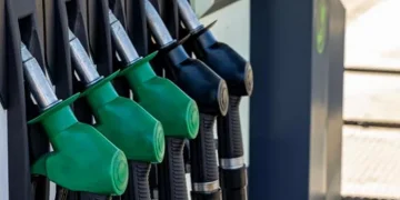 Βάζουν 50 λίτρα με μόνο 30 ευρώ –Η νέα βενζίνη που σπάει τα ταμεία στην Ευρώπη