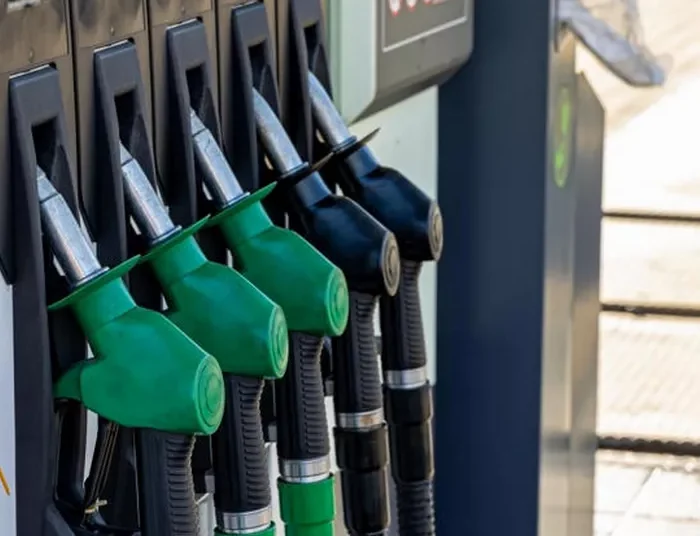Βάζουν 50 λίτρα με μόνο 30 ευρώ –Η νέα βενζίνη που σπάει τα ταμεία στην Ευρώπη
