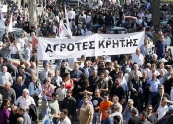 Ηράκλειο: Έκλεισε ο ΒΟΑΚ – Αποφάσισαν να μείνουν στο μπλόκο οι αγροτοκτηνοτρόφοι (βίντεο)