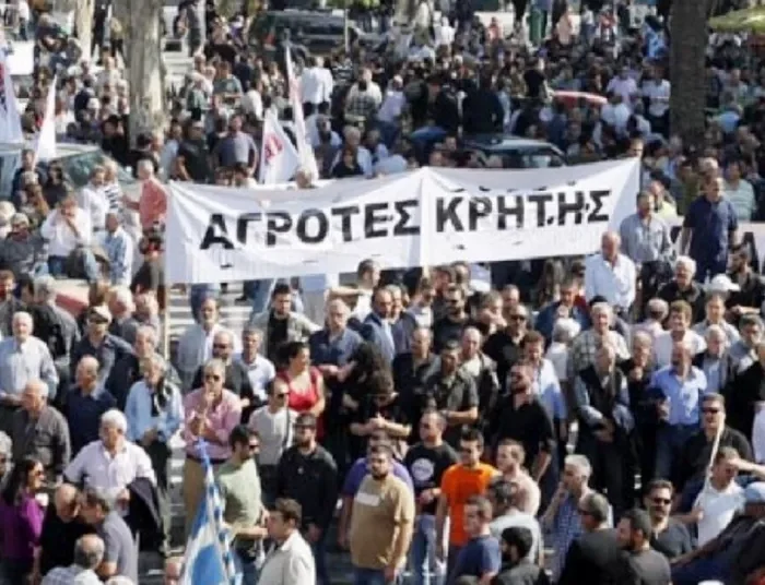 Ηράκλειο: Έκλεισε ο ΒΟΑΚ – Αποφάσισαν να μείνουν στο μπλόκο οι αγροτοκτηνοτρόφοι (βίντεο)
