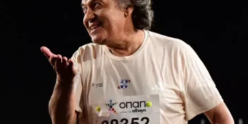 42ος Αυθεντικός Μαραθώνιος: Χειροκροτήματα και συγκίνηση για τον δρομέα που τερμάτισε τελευταίος