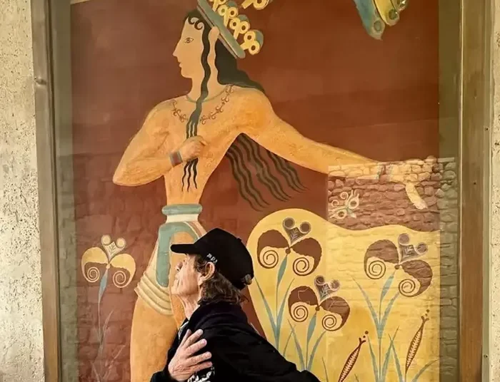 Ο Μικ Τζάγκερ ανέβασε φωτογραφίες από την Κνωσό – «Κάπου στη Μεσόγειο»