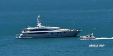 Η Κίμπερλι Γκίλφοϊλ επισκέφθηκε την Ύδρα με την πολυτελή θαλαμηγό “Περσεφόνη”