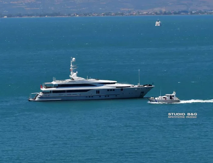 Η Κίμπερλι Γκίλφοϊλ επισκέφθηκε την Ύδρα με την πολυτελή θαλαμηγό “Περσεφόνη”