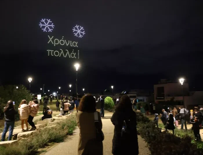 Εντυπωσίασε το υπερθέαμα του drone show με τις μοναδικές εικόνες στον Ηρακλειώτικο ουρανό