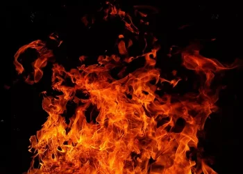 Επίθεση με μολότοφ στο ΑΤ Κυψέλης -Πέταξε βόμβες μολότοφ