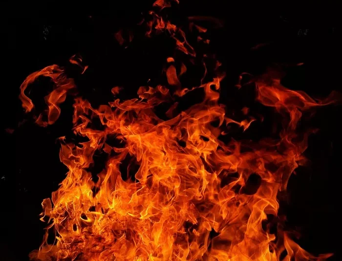 Επίθεση με μολότοφ στο ΑΤ Κυψέλης -Πέταξε βόμβες μολότοφ