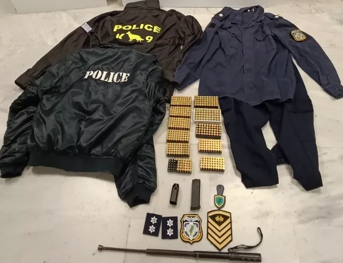 Σύλληψη 53χρονου με 531 φυσίγγια και αντικείμενα ΕΛ.ΑΣ. – Π.Ν. στο σπίτι του