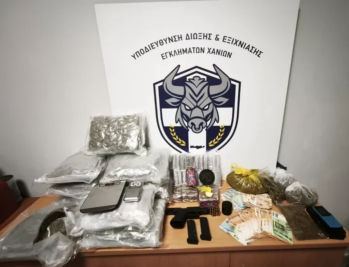 22χρονος πιάστηκε με 10 κιλά κάνναβης, κοκαΐνη, όπλο και μετρητά