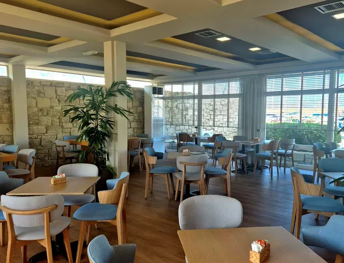 Το εμβληματικό Café – Restaurant «Μαρίνα» ανοίγει τις πόρτες του