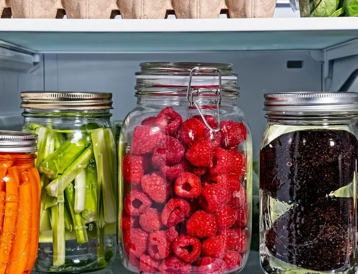 Είναι ασφαλές να αποθηκεύεις τα πάντα σε γυάλινα βάζα στο ψυγείο;