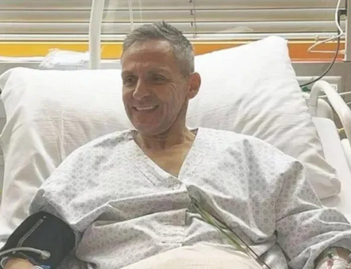 Κραν Μοντανά: Ο 55χρονος πατέρας που έσπασε έξοδο κινδύνου και έσωσε τουλάχιστον 10 άτομα από το φλεγόμενο μπαρ.