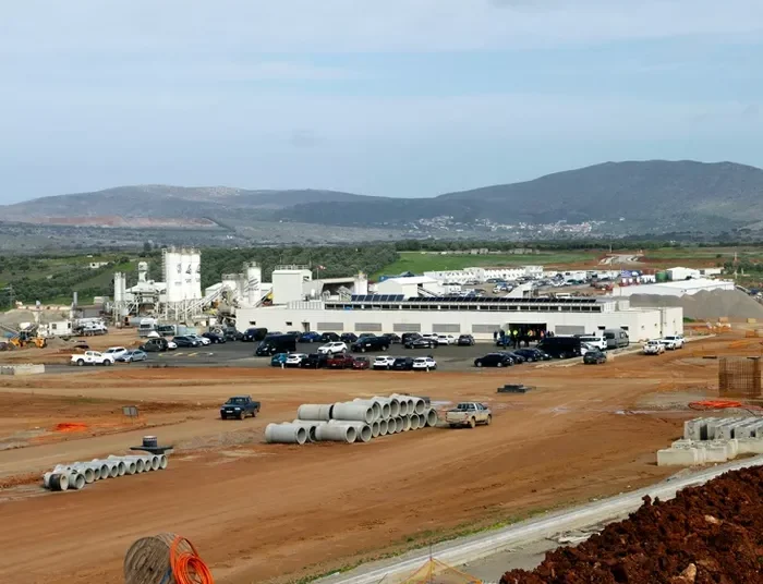 Στο εργοτάξιο του αεροδρομίου στο Καστέλλι ο Κυριάκος Μητσοτάκης – βίντεο