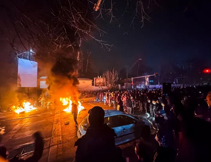 Χάος στο Ιράν: Πάνω από 500 νεκροί στις διαδηλώσεις και «σκοτάδι» στις επικοινωνίες