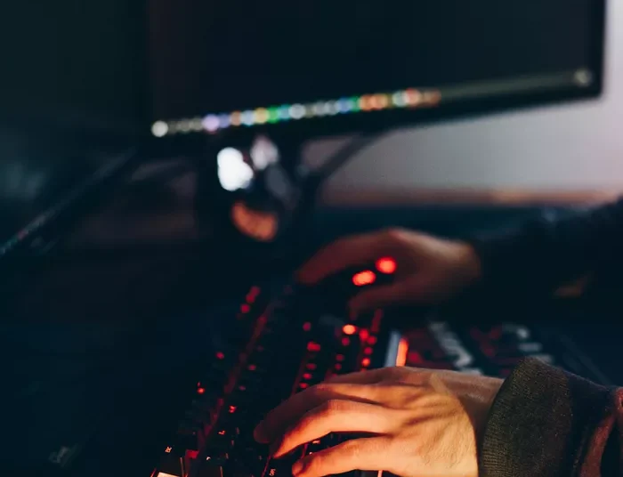 Οι Ροζ Πάνθηρες πίσω από ληστεία μαμούθ σε κοσμηματοπωλείο – Μπούκαραν με όπλα και άρπαξαν κοσμήματα αξίας 580.000 ευρώ