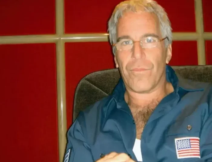 Αρχεία “βόμβα” του FBI για τον Επστάιν: “Εκπαιδεύτηκε ως κατάσκοπος και συνεργαζόταν με CIA και Μοσάντ”- Τι αναφέρουν οι φάκελοι