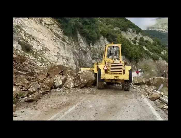 «Λουκέτο» διαρκείας στον δρόμο Τέρτσα – Μύρτος μετά από νέα σοβαρή κατολίσθηση