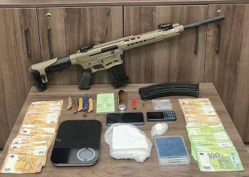 Συνελήφθη 43χρονος την ώρα που έκρυβε ναρκωτικά στο χωράφι