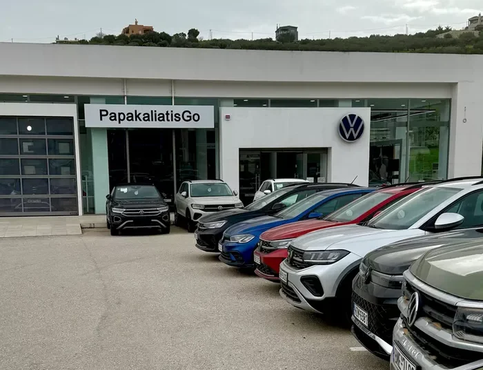 Kosmocar: «Κλείδωσε» την Κρήτη με τον Παπακαλιάτη στο δίκτυό της