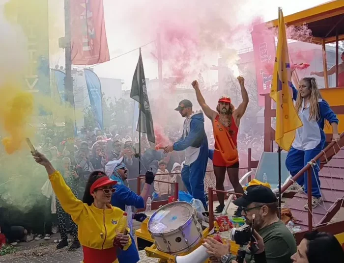 Κέφι και ξεφάντωμα στο ρεθεμνιώτικο καρναβάλι – Στη 1 το μεσημέρι ξεκινά η Μεγάλη παρέλαση