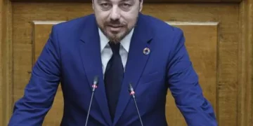 Σοβαρό ατύχημα για τον Φραγκίσκο Παρασύρη – Στο νοσοκομείο με κάταγμα