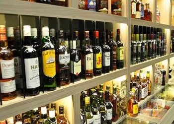 Ηράκλειο: Στο ΠΑΓΝΗ με οξεία μέθη 17χρονος – Προμηθεύτηκαν το αλκοόλ από μίνι μάρκετ