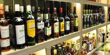 Ηράκλειο: Στο ΠΑΓΝΗ με οξεία μέθη 17χρονος – Προμηθεύτηκαν το αλκοόλ από μίνι μάρκετ