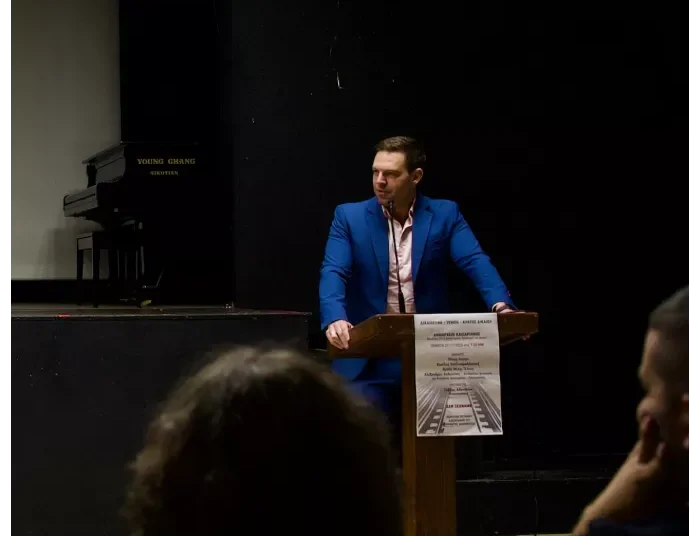 Κασσελάκης: «Δεν με τελείωσαν» – Ανακοίνωσε νέο όνομα στο κόμμα και «Πακέτο Επάρκειας»