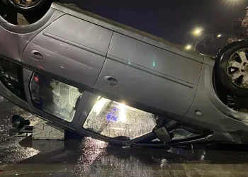 Τροχαίο ατύχημα στη Θεσσαλονίκη – ΙΧ ανετράπη στο κέντρο της πόλης