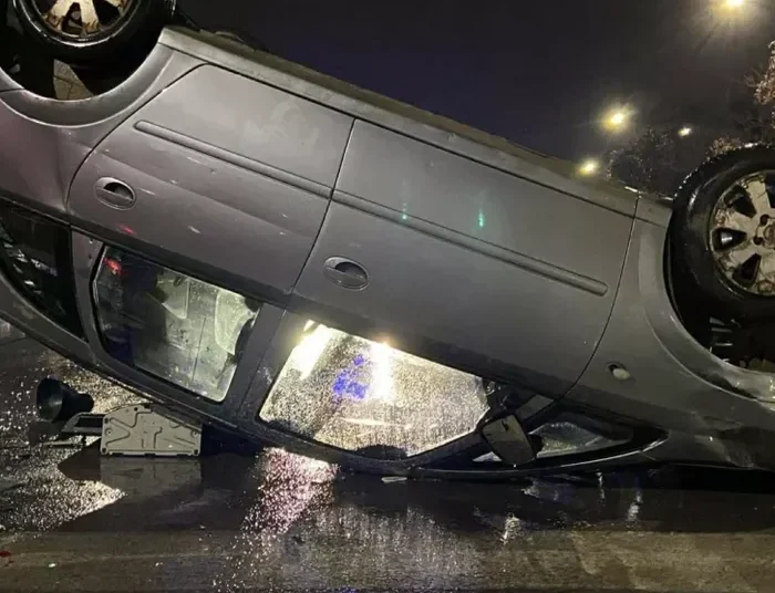 Τροχαίο ατύχημα στη Θεσσαλονίκη – ΙΧ ανετράπη στο κέντρο της πόλης