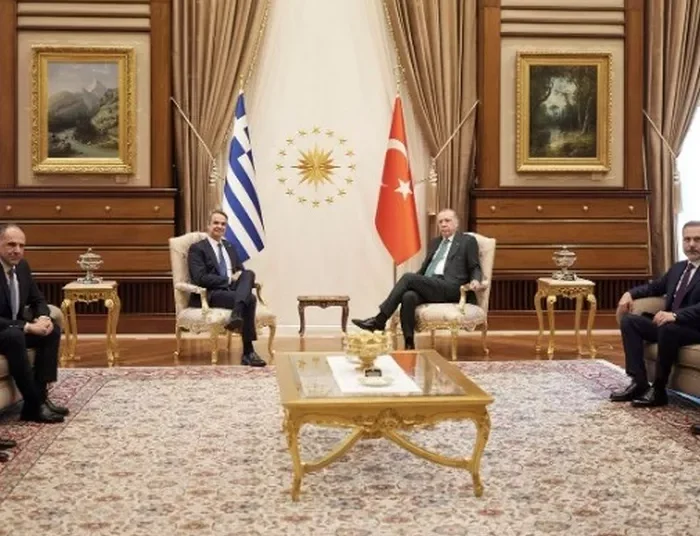 Δημοσκόπηση της RealPolls: Το ΠΑΣΟΚ ανακτά τη δεύτερη θέση – Χάνει έδαφος η Καρυστιανού